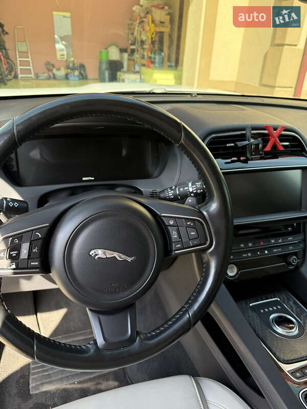 Позашляховик / Кросовер Jaguar F-Pace 2016 в Стрию