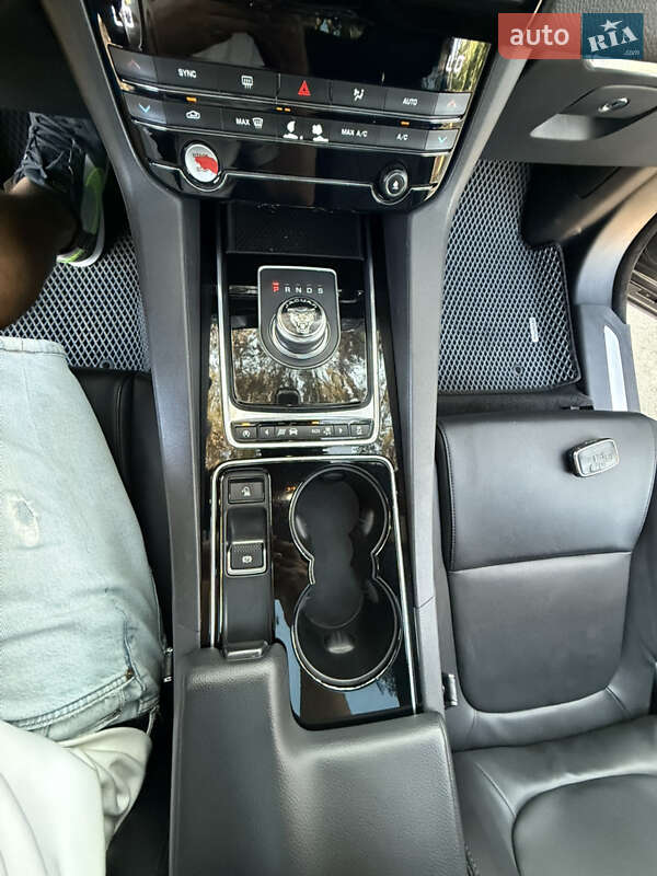 Позашляховик / Кросовер Jaguar F-Pace 2016 в Чернігові