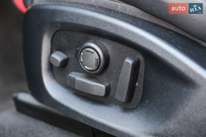 Внедорожник / Кроссовер Jaguar F-Pace 2016 в Киеве фото 30 Внедорожник / Кроссовер Jaguar F-Pace 2016 в Киеве