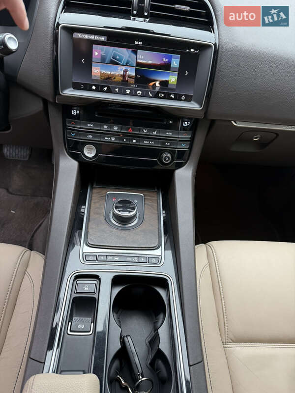 Позашляховик / Кросовер Jaguar F-Pace 2017 в Івано-Франківську