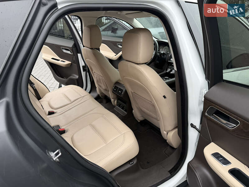 Позашляховик / Кросовер Jaguar F-Pace 2017 в Івано-Франківську