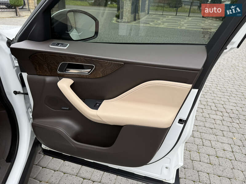 Позашляховик / Кросовер Jaguar F-Pace 2017 в Івано-Франківську