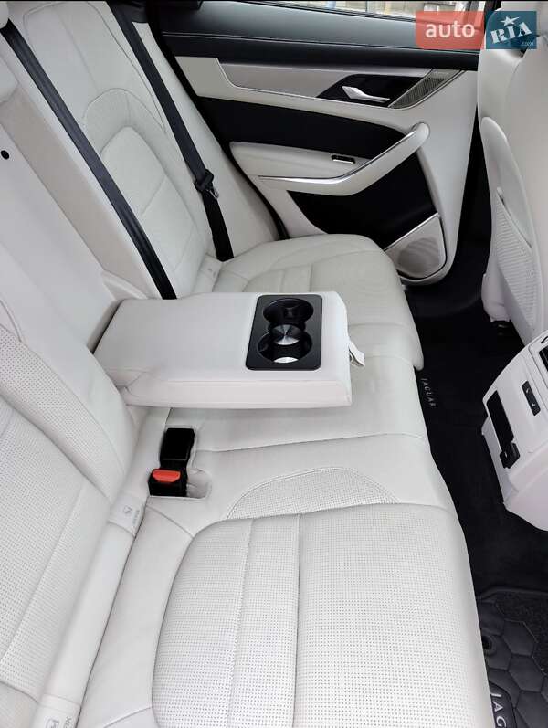 Позашляховик / Кросовер Jaguar F-Pace 2021 в Рівному фото 37 Позашляховик / Кросовер Jaguar F-Pace 2021 в Рівному