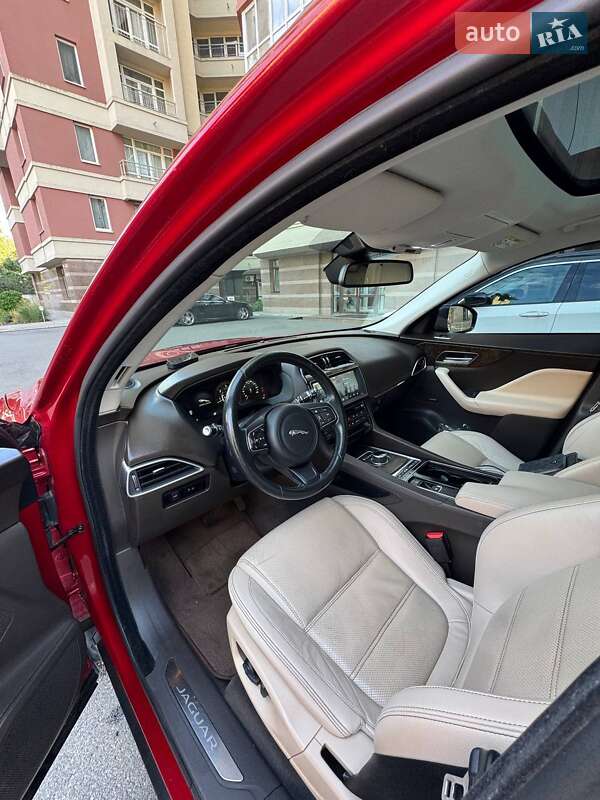 Внедорожник / Кроссовер Jaguar F-Pace 2016 в Киеве