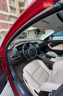 Внедорожник / Кроссовер Jaguar F-Pace 2016 в 