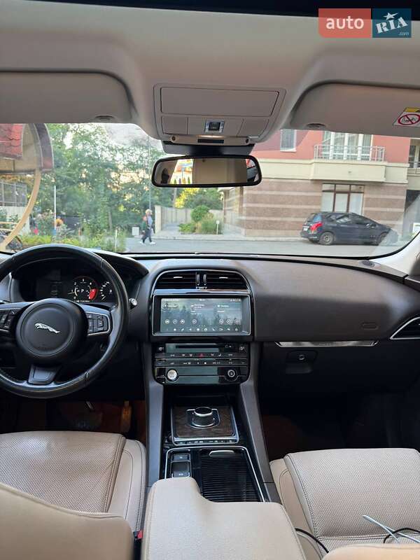 Внедорожник / Кроссовер Jaguar F-Pace 2016 в Киеве