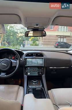 Внедорожник / Кроссовер Jaguar F-Pace 2016 в 