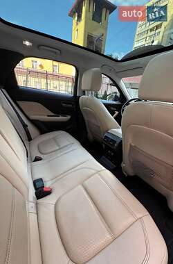 Внедорожник / Кроссовер Jaguar F-Pace 2016 в 