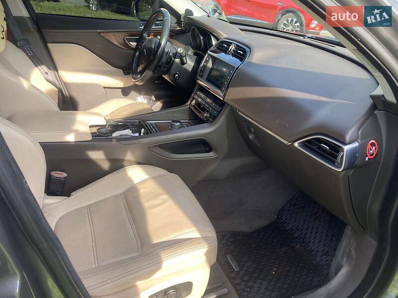 Позашляховик / Кросовер Jaguar F-Pace 2016 в Хмельницькому фото 5 Позашляховик / Кросовер Jaguar F-Pace 2016 в Хмельницькому
