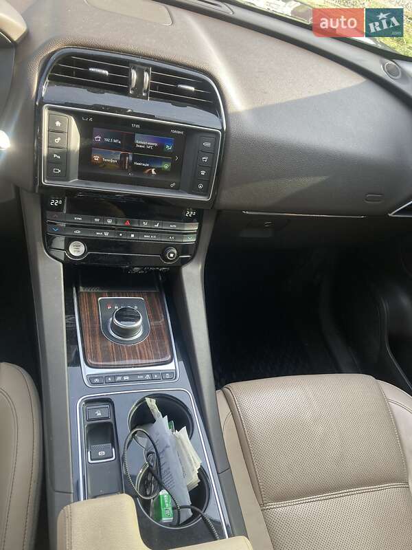 Позашляховик / Кросовер Jaguar F-Pace 2016 в Хмельницькому фото 16 Позашляховик / Кросовер Jaguar F-Pace 2016 в Хмельницькому