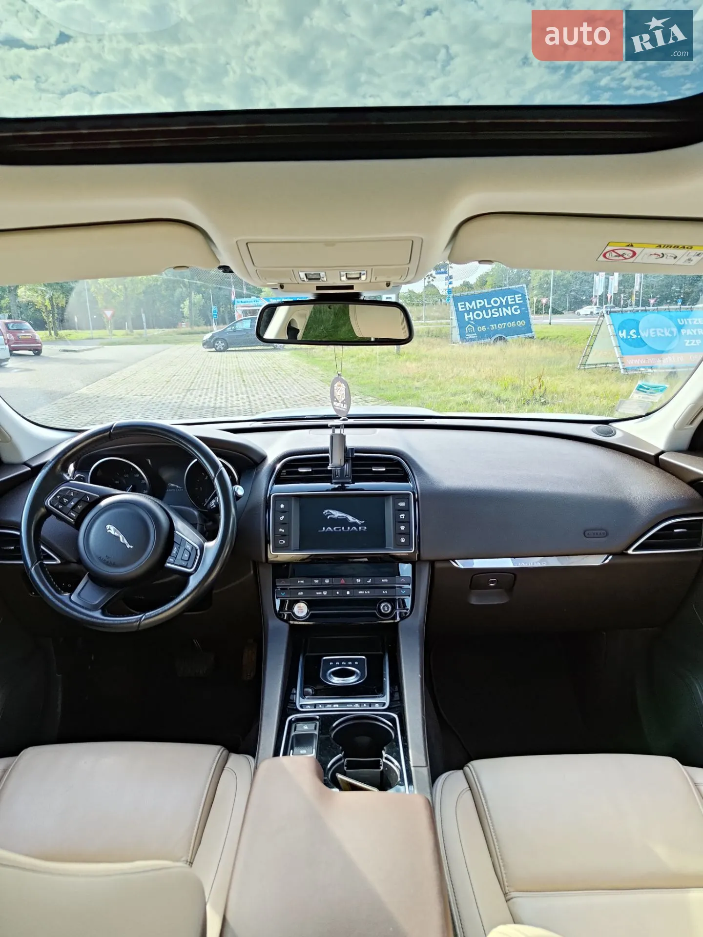 2016 Jaguar F-Pace - мініатюра 28