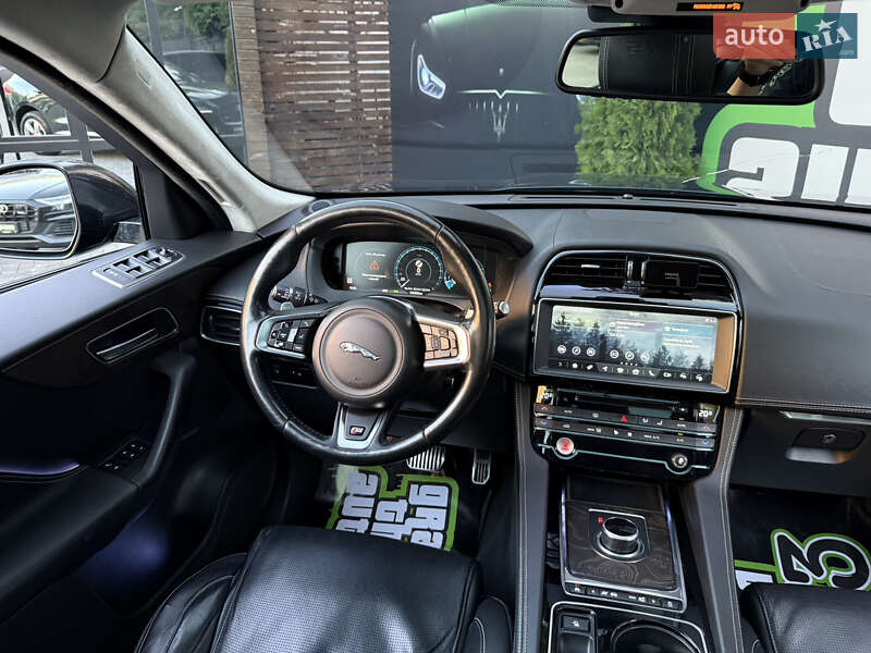 Позашляховик / Кросовер Jaguar F-Pace 2016 в Києві