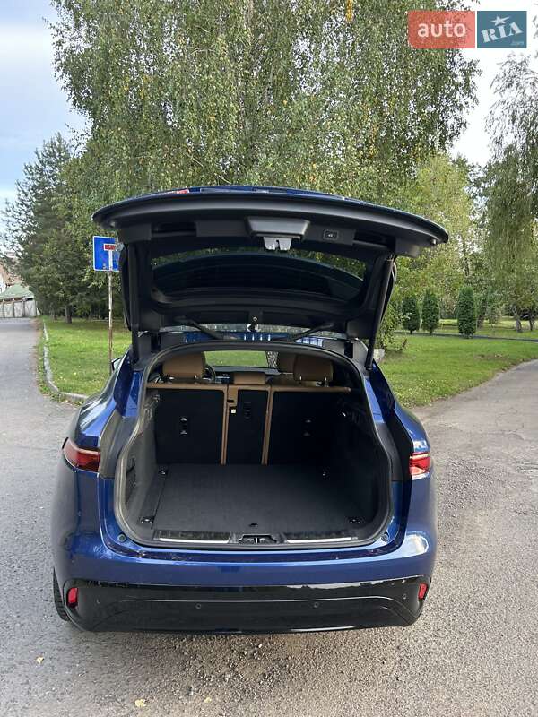 Внедорожник / Кроссовер Jaguar F-Pace 2021 в Ровно