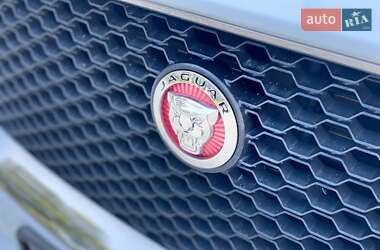 Позашляховик / Кросовер Jaguar F-Pace 2017 в 