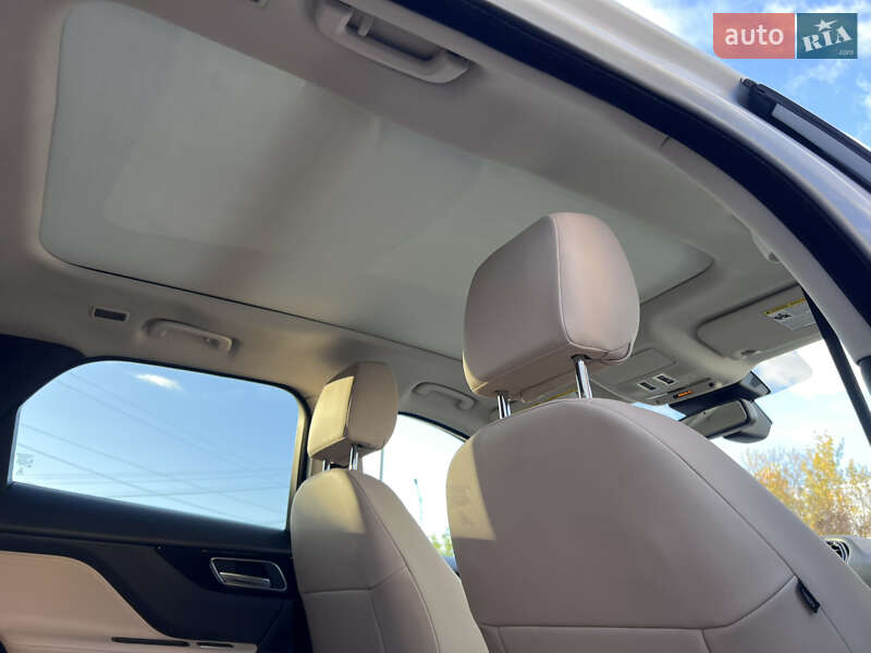 Позашляховик / Кросовер Jaguar F-Pace 2018 в Нововолинську