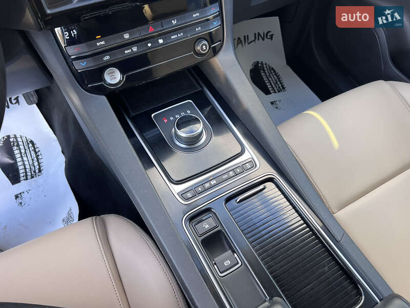 Позашляховик / Кросовер Jaguar F-Pace 2018 в Нововолинську