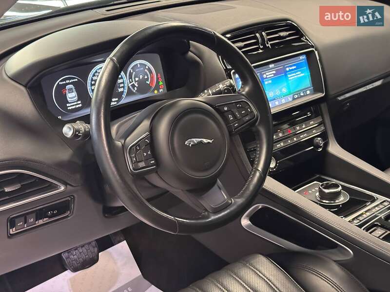 Позашляховик / Кросовер Jaguar F-Pace 2017 в Львові фото 27 Позашляховик / Кросовер Jaguar F-Pace 2017 в Львові