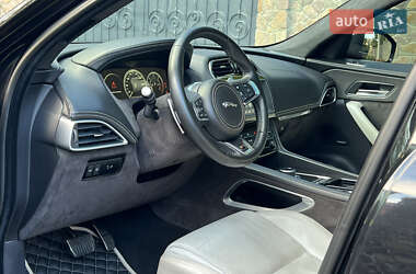 Внедорожник / Кроссовер Jaguar F-Pace 2016 в 