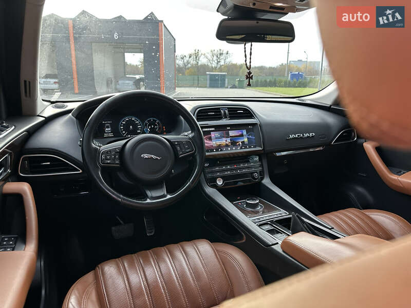 Позашляховик / Кросовер Jaguar F-Pace 2016 в Вінниці фото 10 Позашляховик / Кросовер Jaguar F-Pace 2016 в Вінниці