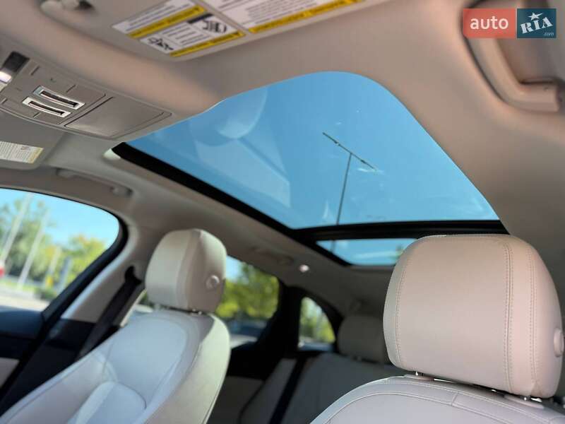 Позашляховик / Кросовер Jaguar F-Pace 2017 в Києві