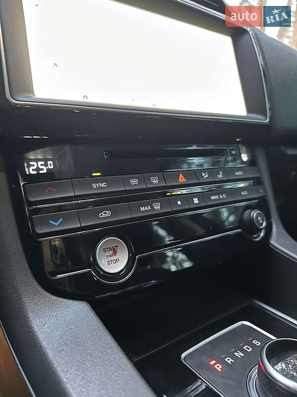 Позашляховик / Кросовер Jaguar F-Pace 2016 в Білогородці