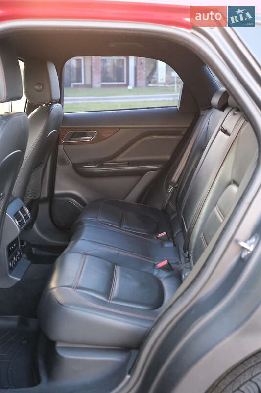 Внедорожник / Кроссовер Jaguar F-Pace 2016 в Киеве