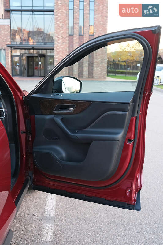 Внедорожник / Кроссовер Jaguar F-Pace 2016 в Киеве