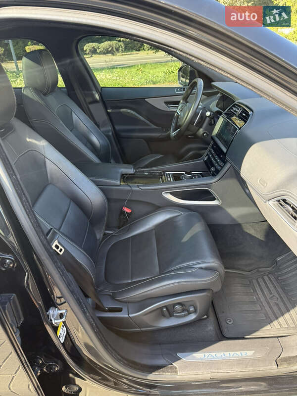 Внедорожник / Кроссовер Jaguar F-Pace 2016 в Луцке