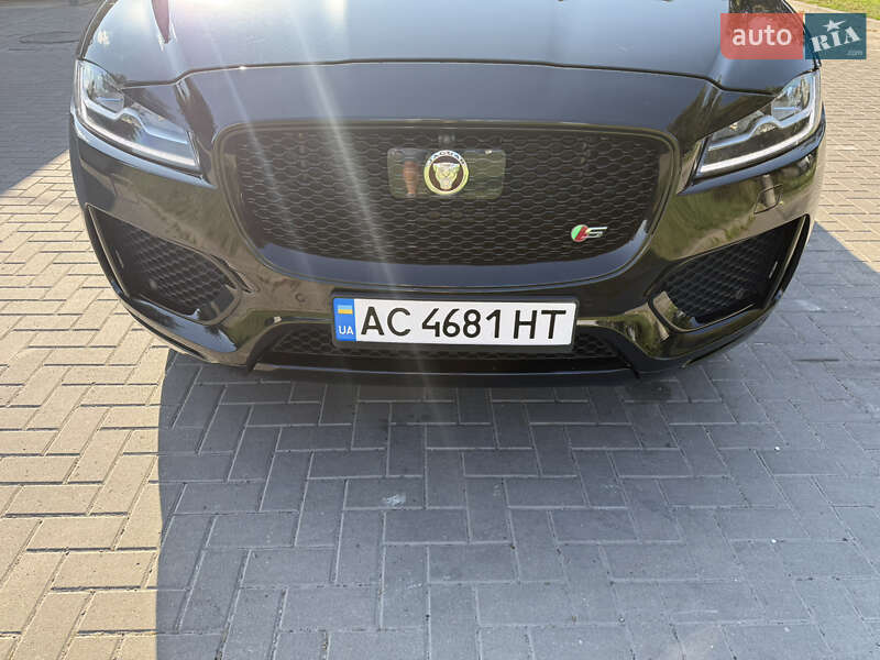Внедорожник / Кроссовер Jaguar F-Pace 2016 в Луцке