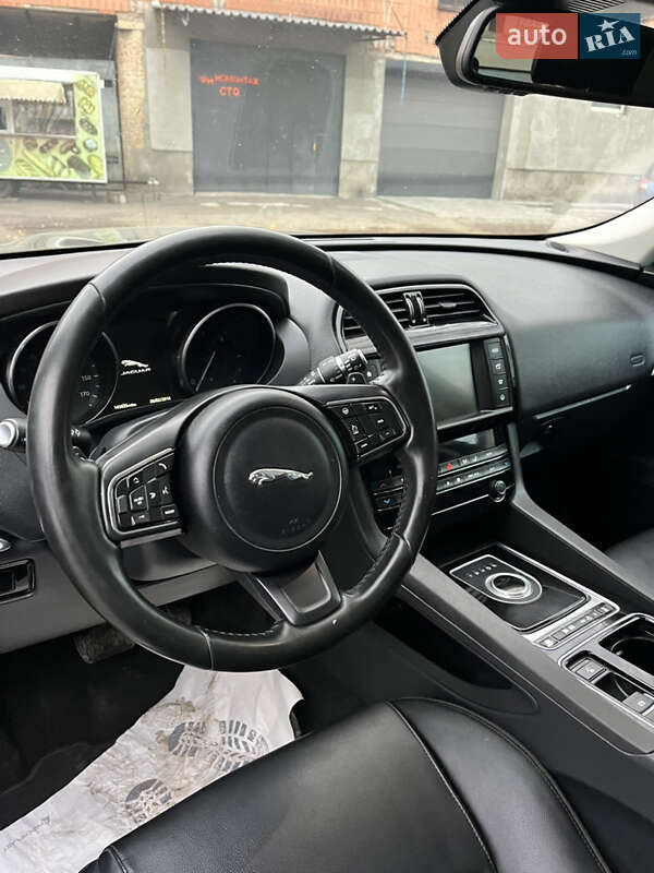 Позашляховик / Кросовер Jaguar F-Pace 2018 в Дубні