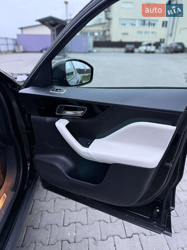 Позашляховик / Кросовер Jaguar F-Pace 2016 в Луцьку фото 39 Позашляховик / Кросовер Jaguar F-Pace 2016 в Луцьку