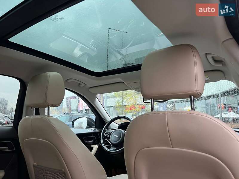 Позашляховик / Кросовер Jaguar F-Pace 2016 в Києві фото 13 Позашляховик / Кросовер Jaguar F-Pace 2016 в Києві