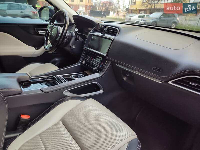 Внедорожник / Кроссовер Jaguar F-Pace 2017 в Ивано-Франковске