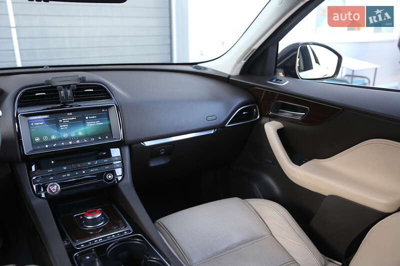 Внедорожник / Кроссовер Jaguar F-Pace 2016 в Киеве