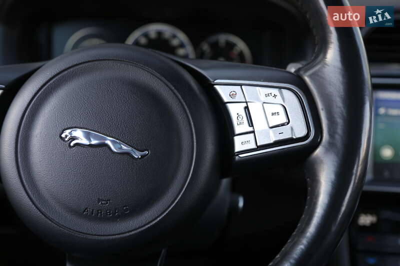 Внедорожник / Кроссовер Jaguar F-Pace 2016 в Киеве