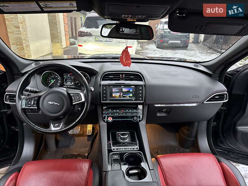 Позашляховик / Кросовер Jaguar F-Pace 2017 в Нововолинську