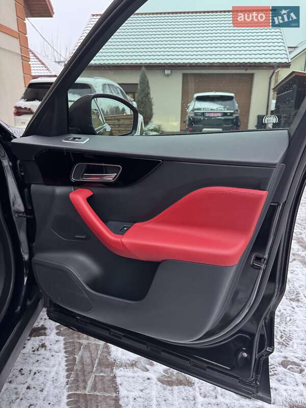 Позашляховик / Кросовер Jaguar F-Pace 2017 в Нововолинську