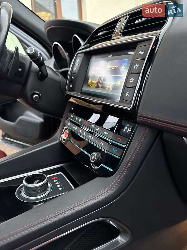 Позашляховик / Кросовер Jaguar F-Pace 2017 в Нововолинську