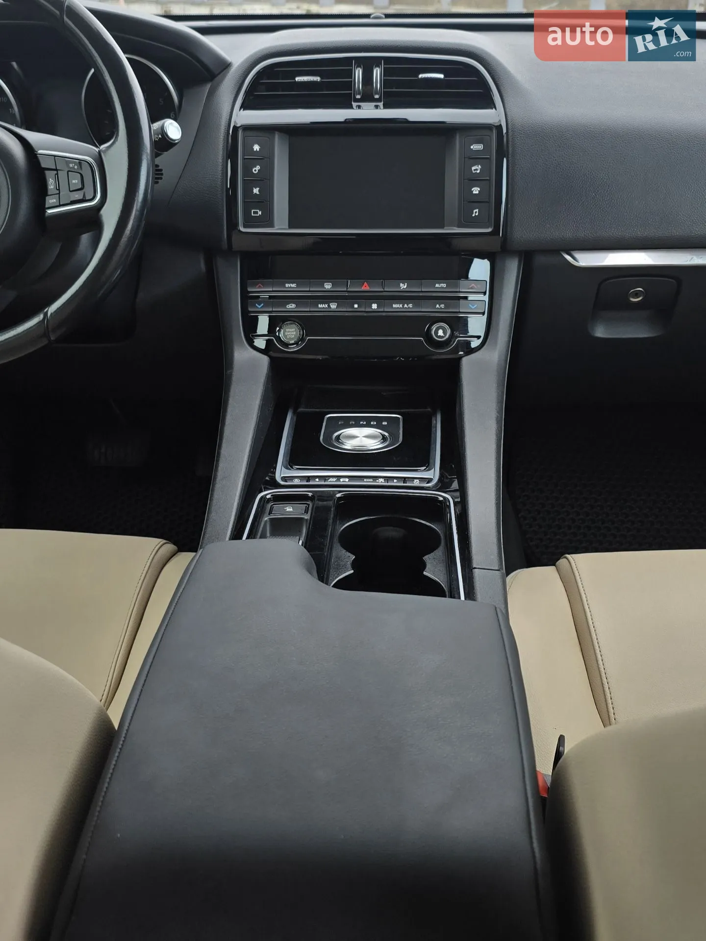2017 Jaguar F-Pace - мініатюра 4