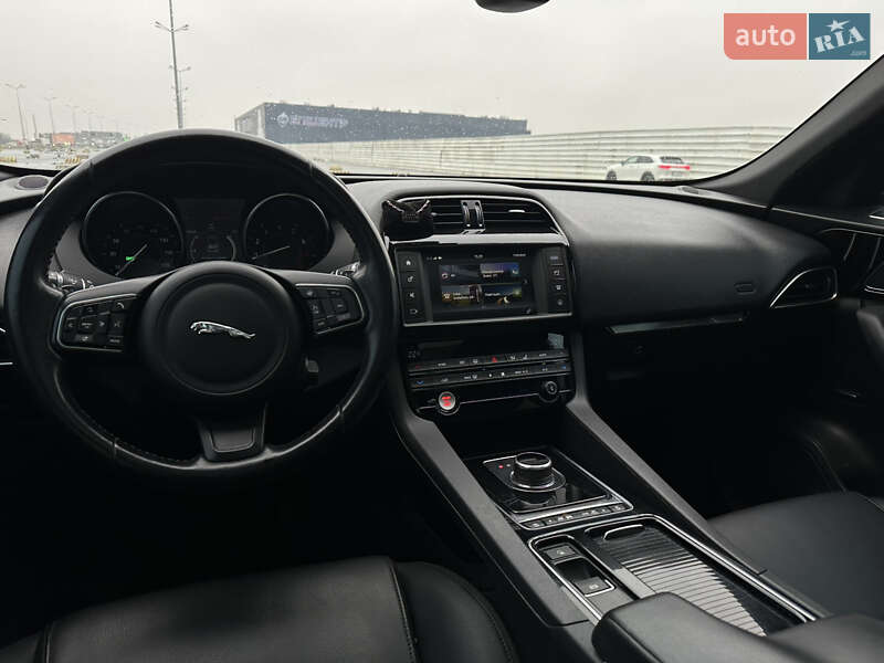 Внедорожник / Кроссовер Jaguar F-Pace 2017 в Львове фото 15 Внедорожник / Кроссовер Jaguar F-Pace 2017 в Львове