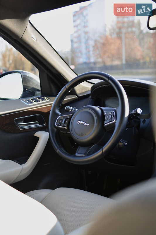Внедорожник / Кроссовер Jaguar F-Pace 2016 в Чернигове