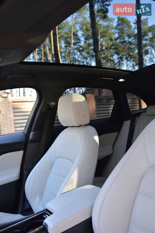 Внедорожник / Кроссовер Jaguar F-Pace 2016 в Чернигове