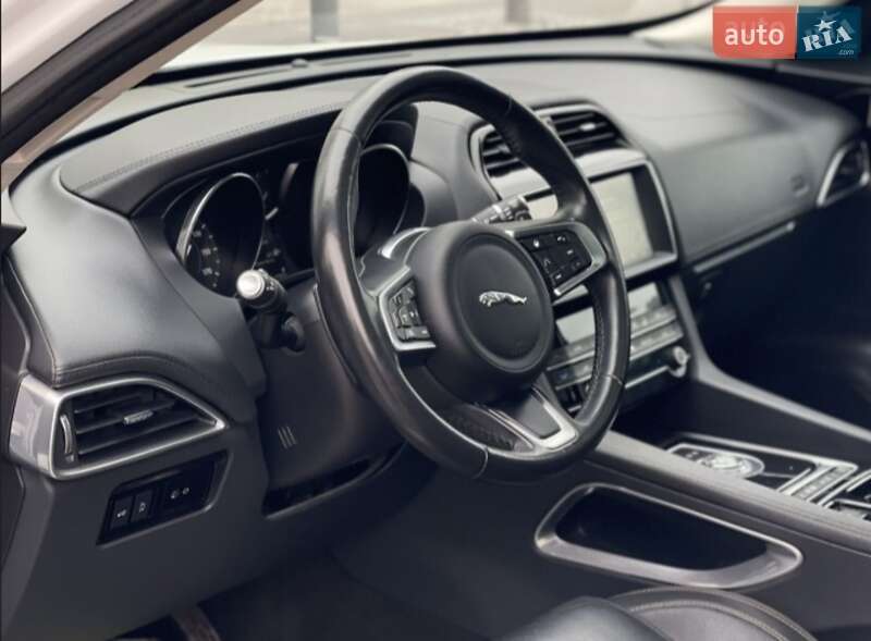 Внедорожник / Кроссовер Jaguar F-Pace 2019 в Киеве