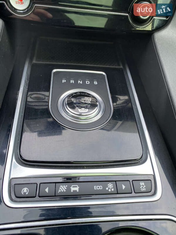 Внедорожник / Кроссовер Jaguar F-Pace 2017 в Нововолынске фото 43 Внедорожник / Кроссовер Jaguar F-Pace 2017 в Нововолынске