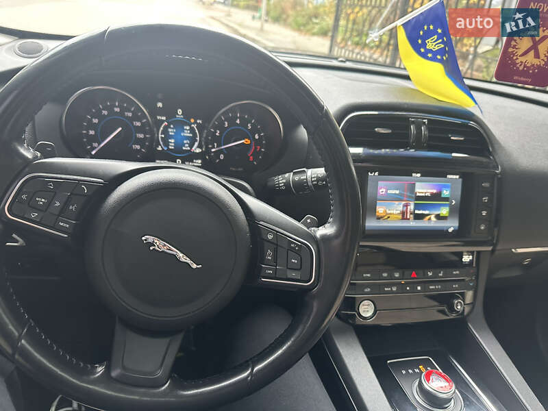 Внедорожник / Кроссовер Jaguar F-Pace 2017 в Киеве фото 13 Внедорожник / Кроссовер Jaguar F-Pace 2017 в Киеве