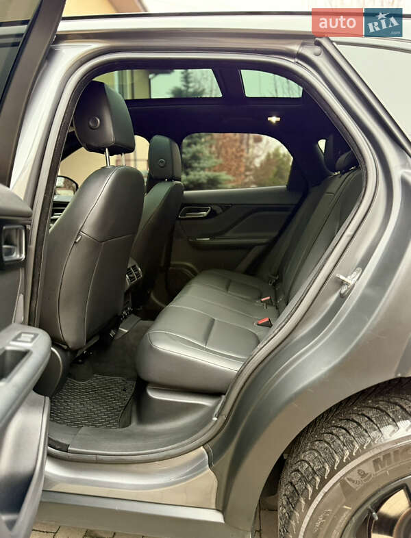 Внедорожник / Кроссовер Jaguar F-Pace 2016 в Киеве