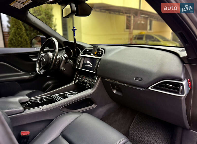 Внедорожник / Кроссовер Jaguar F-Pace 2016 в Киеве