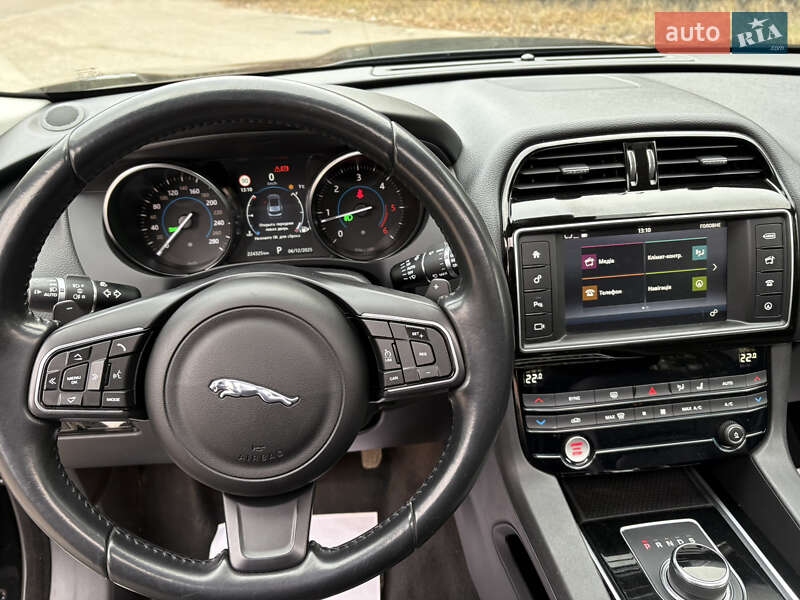 Внедорожник / Кроссовер Jaguar F-Pace 2016 в Киеве фото 33 Внедорожник / Кроссовер Jaguar F-Pace 2016 в Киеве