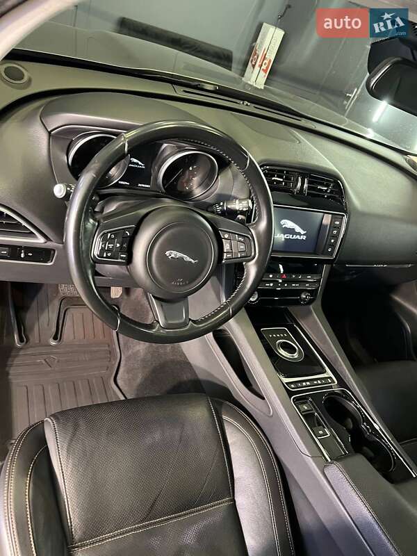 Внедорожник / Кроссовер Jaguar F-Pace 2017 в Кропивницком фото 15 Внедорожник / Кроссовер Jaguar F-Pace 2017 в Кропивницком