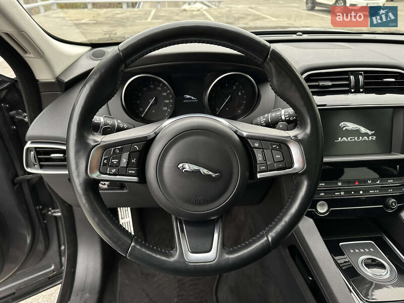 Внедорожник / Кроссовер Jaguar F-Pace 2017 в Киеве фото 26 Внедорожник / Кроссовер Jaguar F-Pace 2017 в Киеве